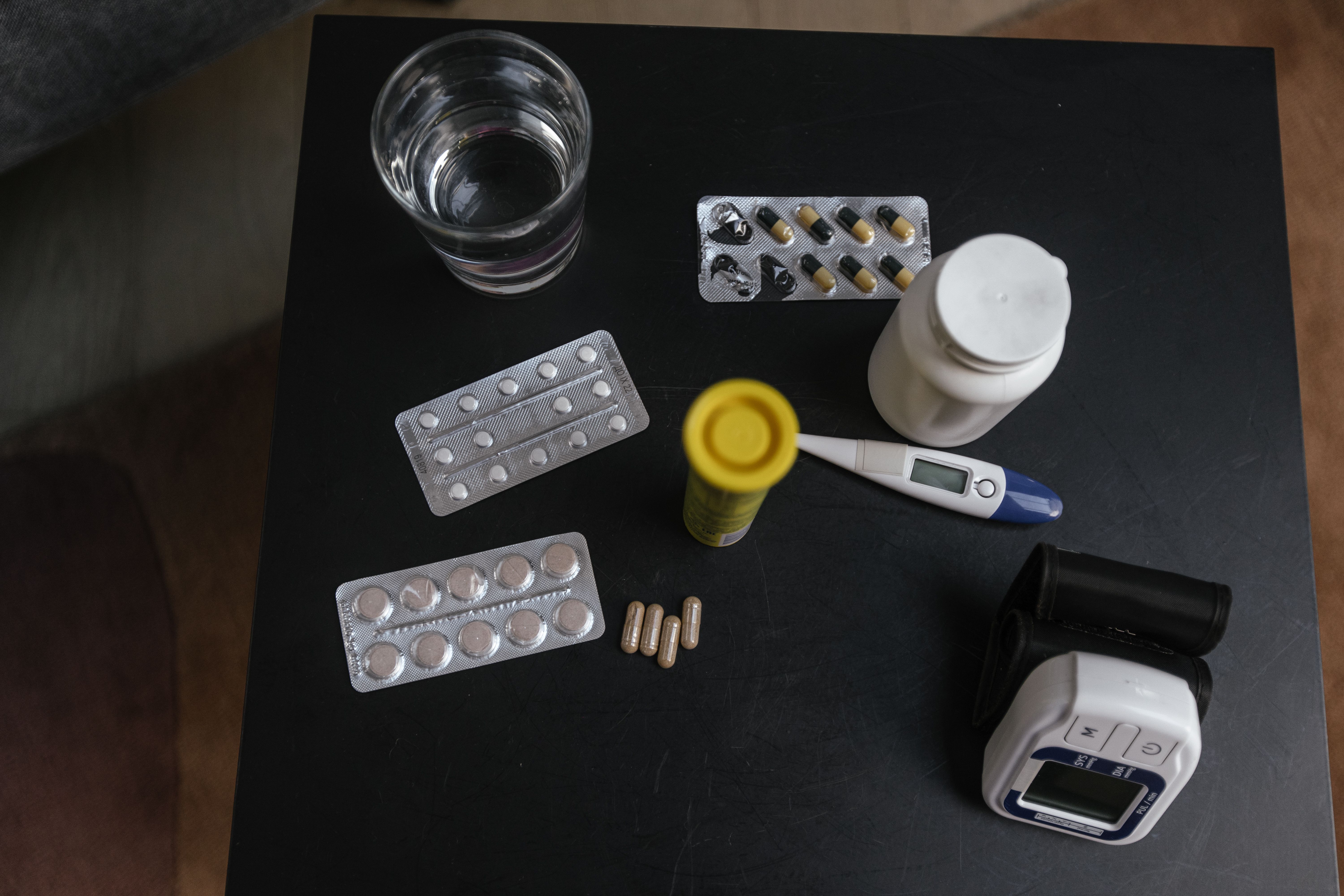 ¿Ingieres a diario un cocktail de medicinas? Lo que nadie te dice sobre los medicamentos de los adultos mayores